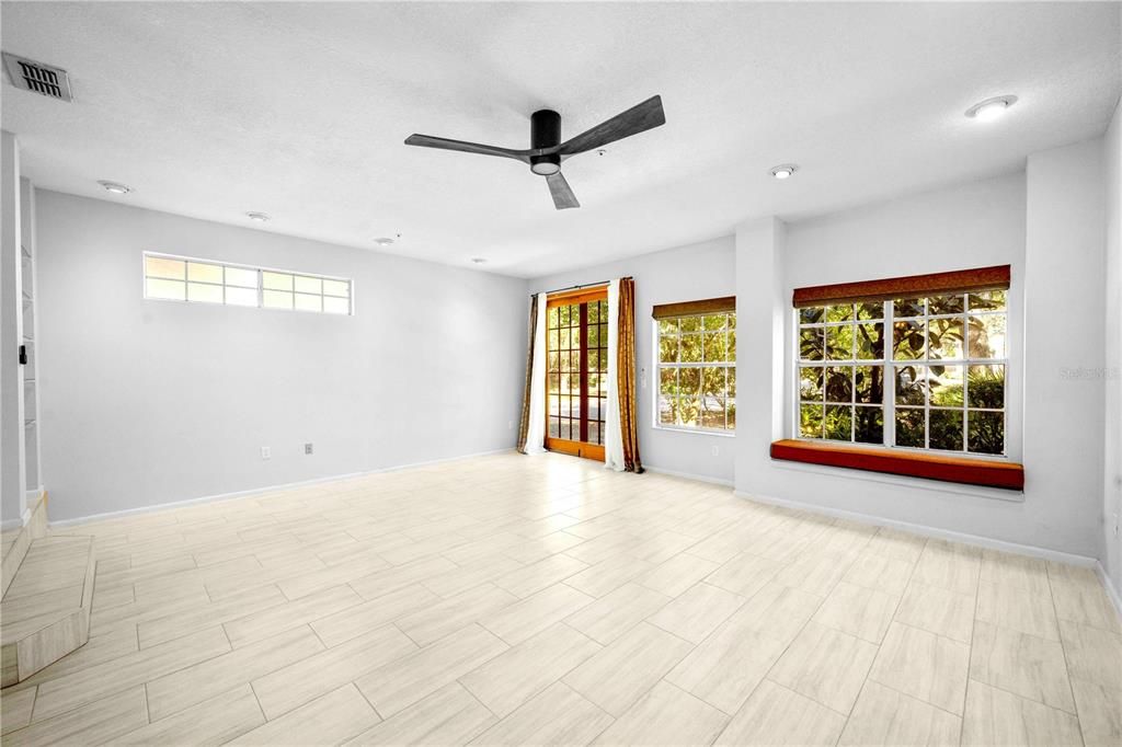 For Sale: $327,900 (3 beds, 2 baths, 1676 Square Feet)