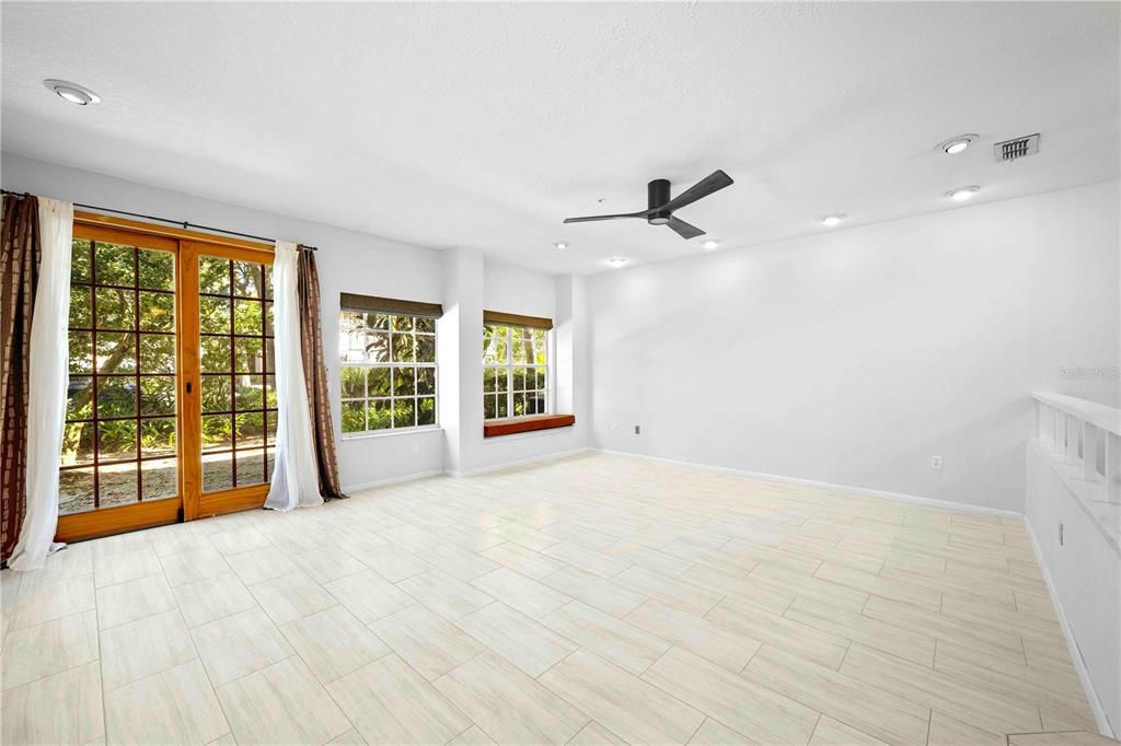 For Sale: $327,900 (3 beds, 2 baths, 1676 Square Feet)