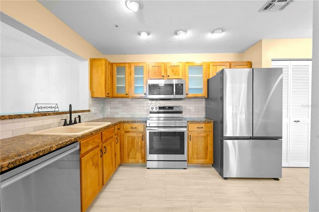 For Sale: $327,900 (3 beds, 2 baths, 1676 Square Feet)