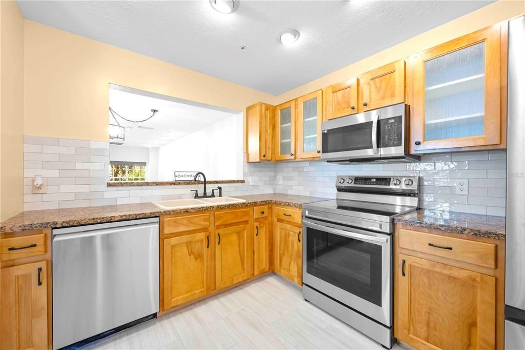 For Sale: $327,900 (3 beds, 2 baths, 1676 Square Feet)