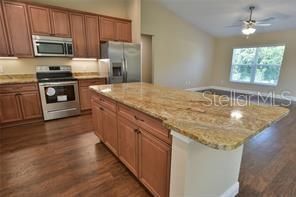 For Rent: $2,295 (3 beds, 2 baths, 1558 Square Feet)