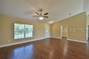 For Rent: $2,295 (3 beds, 2 baths, 1558 Square Feet)