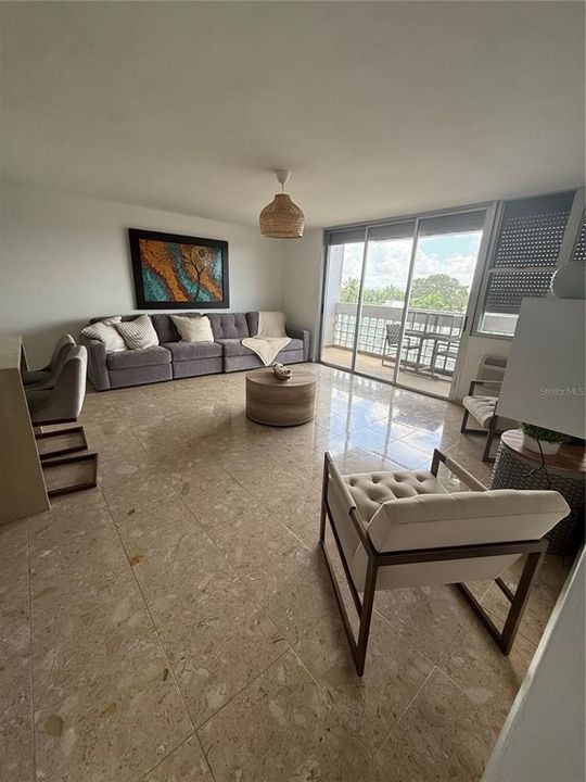 На продажу: $639,000 (2 спален, 2 ванн, 1241 Квадратных фут)