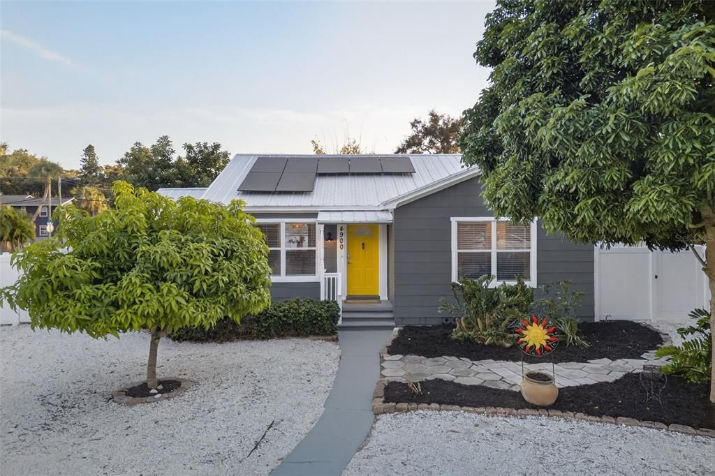 For Sale: $599,000 (3 beds, 2 baths, 1916 Square Feet)