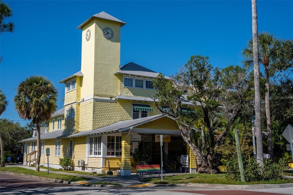 For Sale: $599,000 (3 beds, 2 baths, 1916 Square Feet)