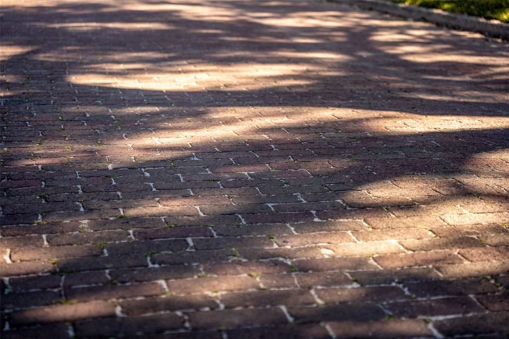 For Sale: $599,000 (3 beds, 2 baths, 1916 Square Feet)