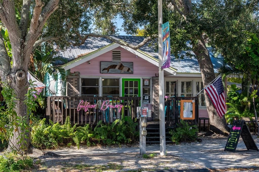 For Sale: $599,000 (3 beds, 2 baths, 1916 Square Feet)