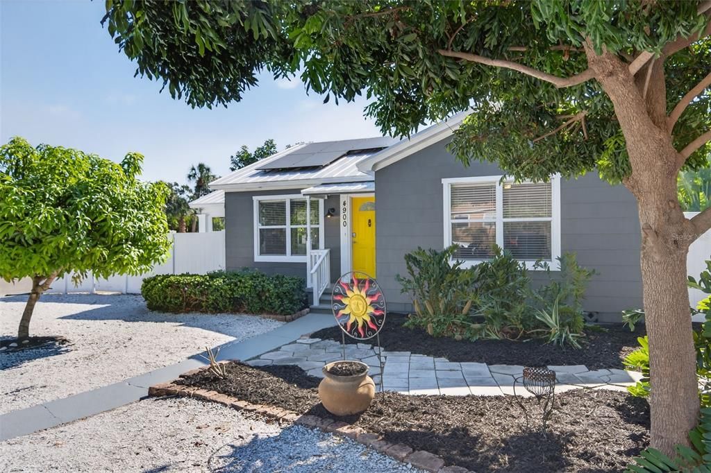 For Sale: $599,000 (3 beds, 2 baths, 1916 Square Feet)