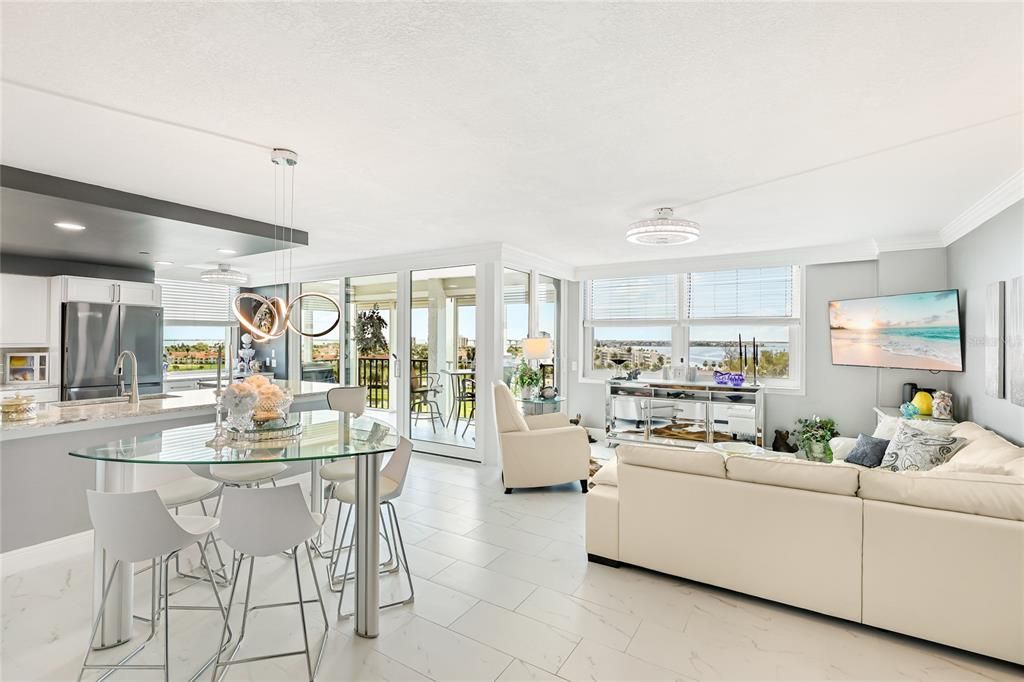 En Venta: $699,000 (2 camas, 2 baños, 1140 Pies cuadrados)