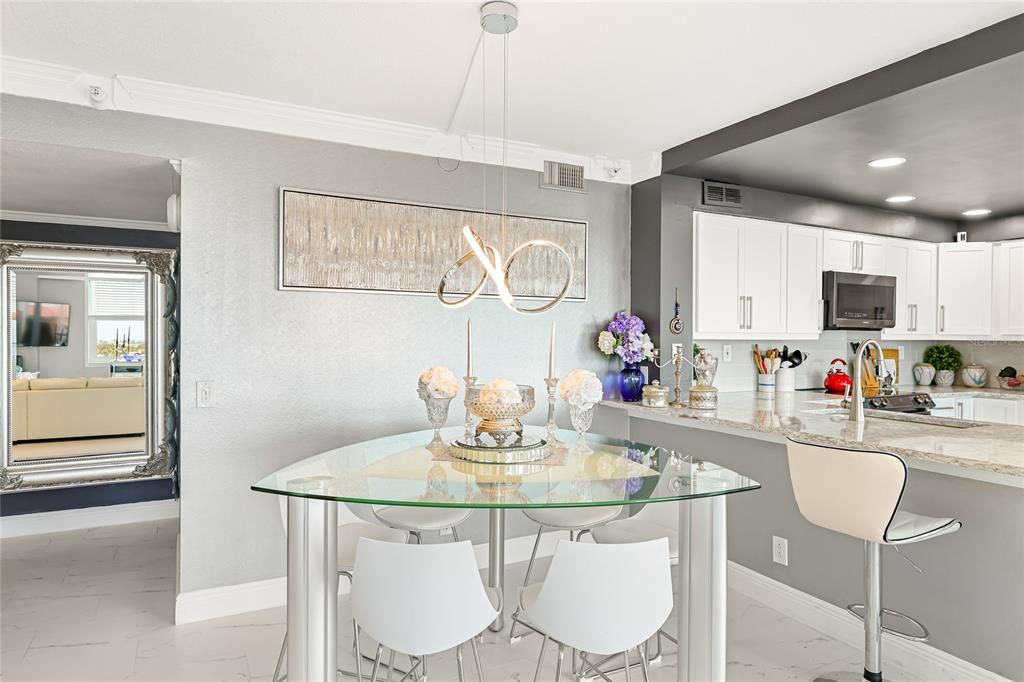 En Venta: $699,000 (2 camas, 2 baños, 1140 Pies cuadrados)