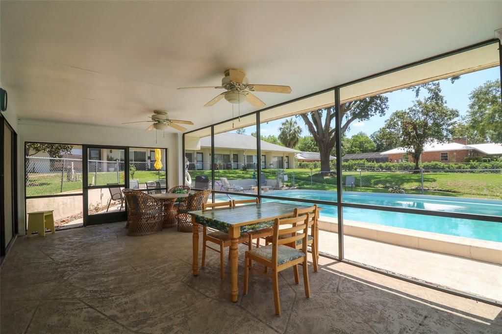 待售: $124,900 (2 贝兹, 1 浴室, 972 平方英尺)