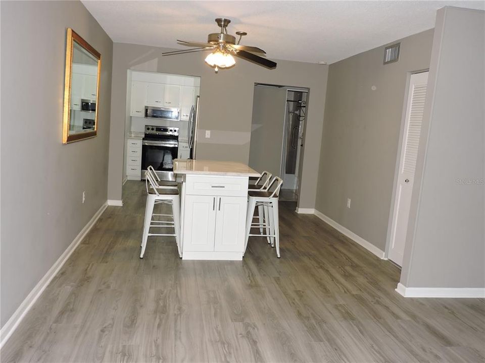 待售: $124,900 (2 贝兹, 1 浴室, 972 平方英尺)