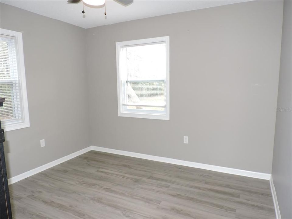 待售: $124,900 (2 贝兹, 1 浴室, 972 平方英尺)