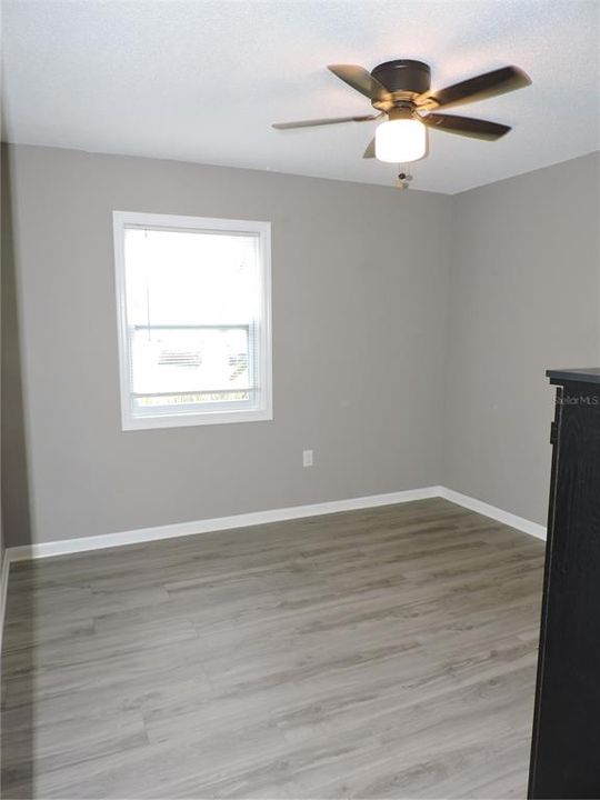 待售: $124,900 (2 贝兹, 1 浴室, 972 平方英尺)