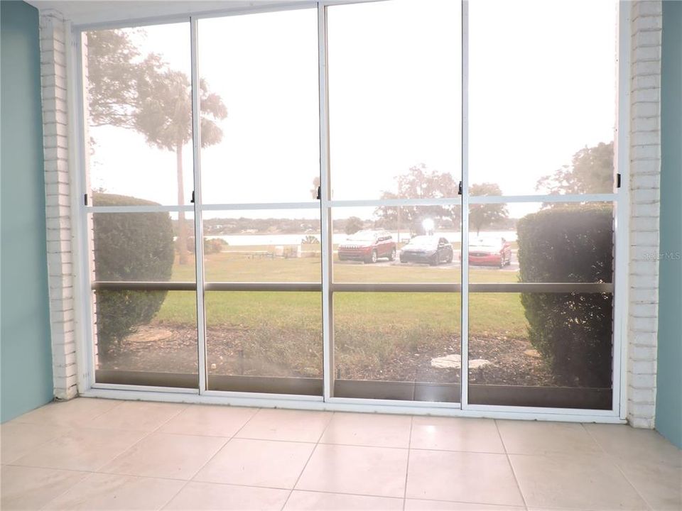 待售: $124,900 (2 贝兹, 1 浴室, 972 平方英尺)