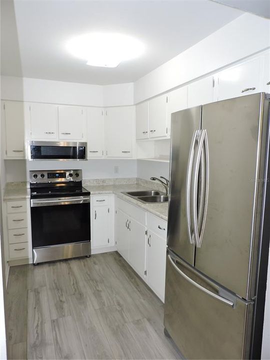 待售: $124,900 (2 贝兹, 1 浴室, 972 平方英尺)