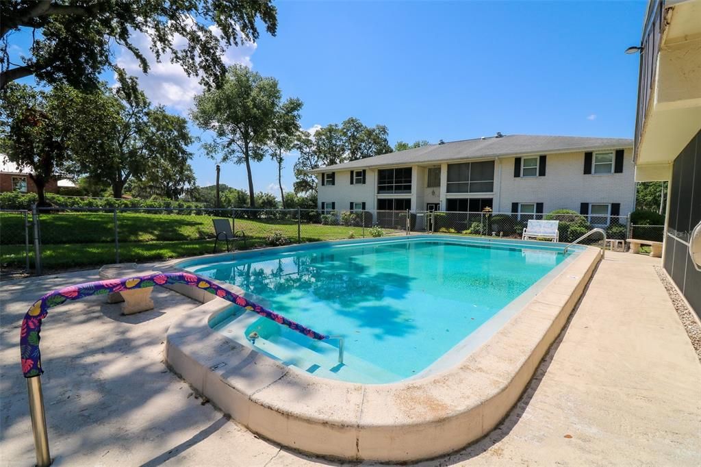 待售: $124,900 (2 贝兹, 1 浴室, 972 平方英尺)