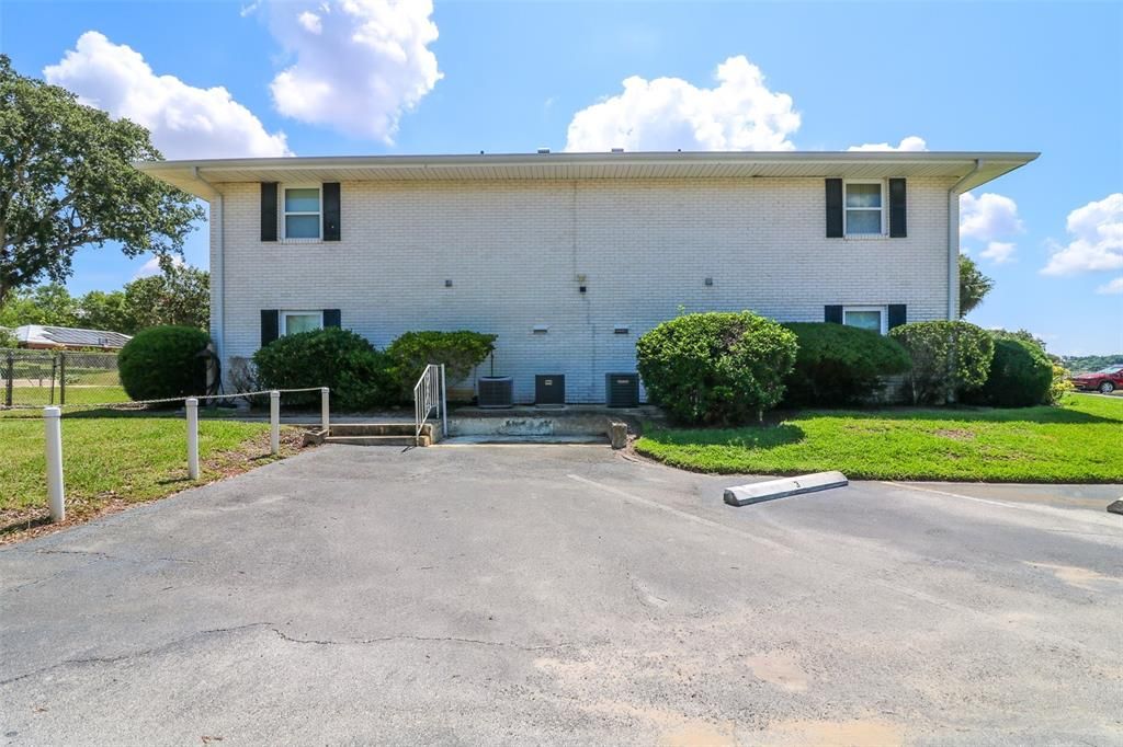 待售: $124,900 (2 贝兹, 1 浴室, 972 平方英尺)