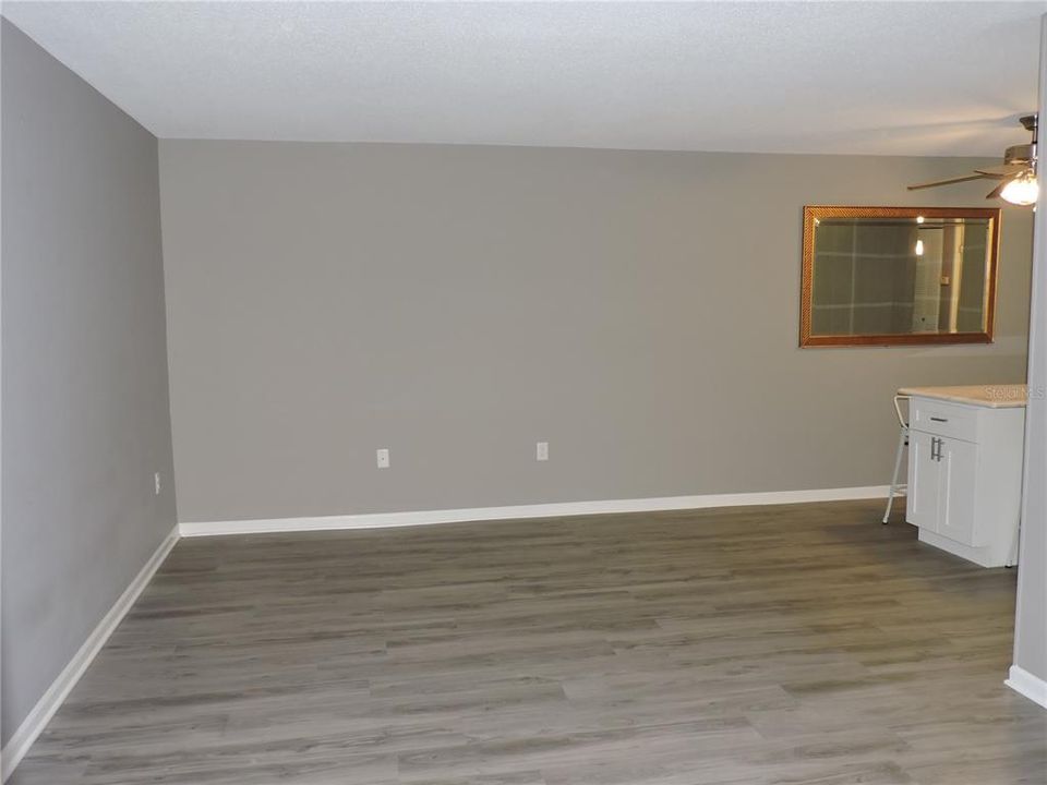 待售: $124,900 (2 贝兹, 1 浴室, 972 平方英尺)