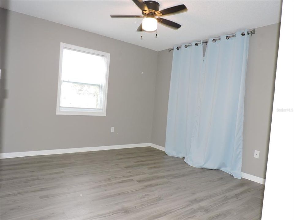 待售: $124,900 (2 贝兹, 1 浴室, 972 平方英尺)