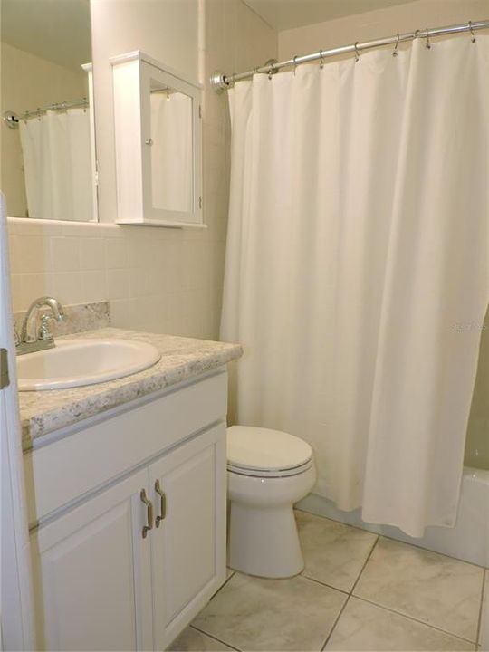 待售: $124,900 (2 贝兹, 1 浴室, 972 平方英尺)