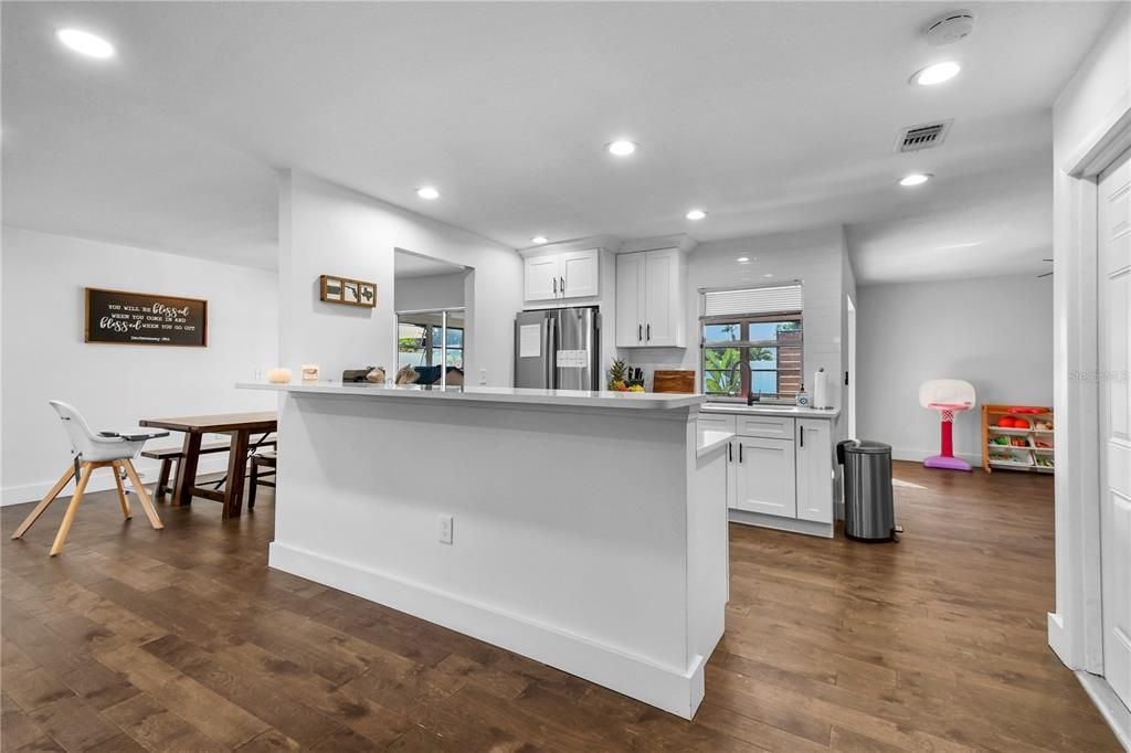 待售: $465,000 (3 贝兹, 2 浴室, 1830 平方英尺)