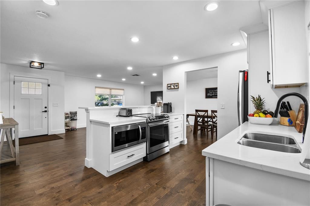 待售: $465,000 (3 贝兹, 2 浴室, 1830 平方英尺)