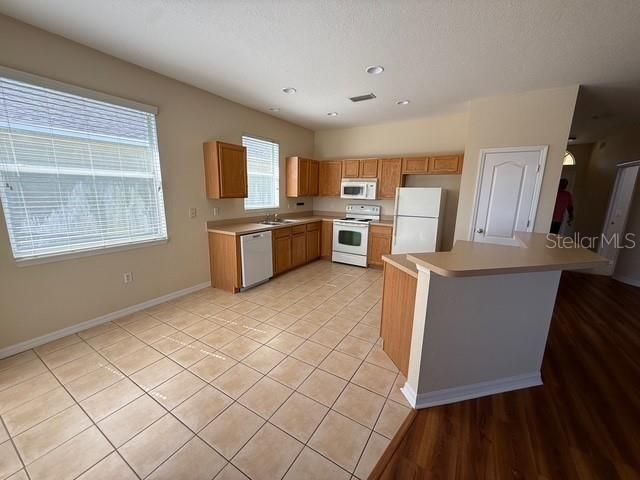 出租: $2,100 (3 贝兹, 2 浴室, 1743 平方英尺)