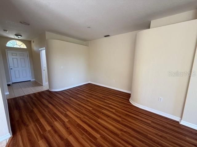 出租: $2,100 (3 贝兹, 2 浴室, 1743 平方英尺)