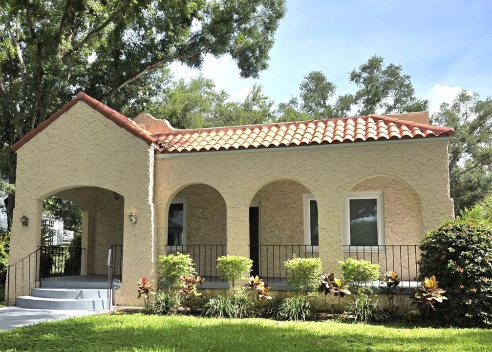 For Sale: $895,000 (3 beds, 2 baths, 1662 Square Feet)