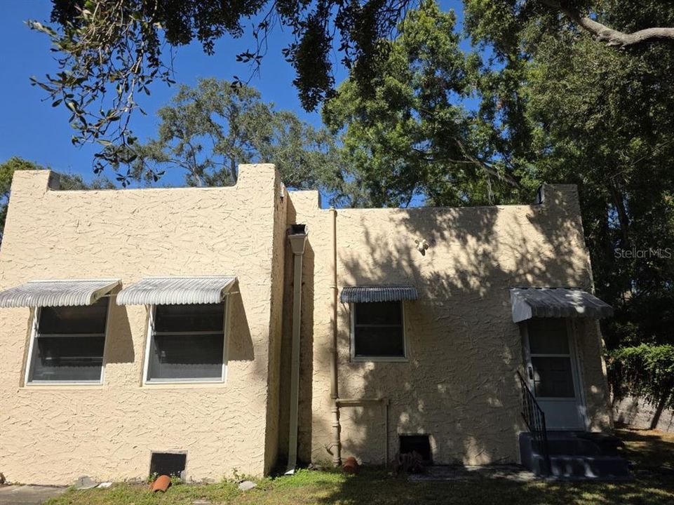 For Sale: $895,000 (3 beds, 2 baths, 1662 Square Feet)