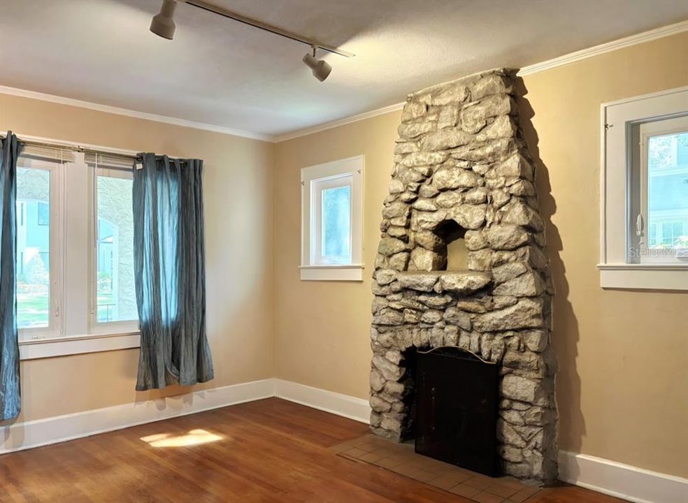 For Sale: $895,000 (3 beds, 2 baths, 1662 Square Feet)