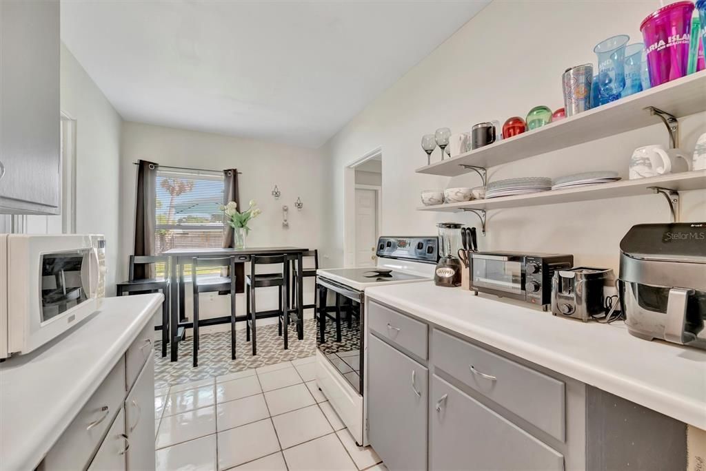 For Sale: $295,000 (2 beds, 1 baths, 1258 Square Feet)