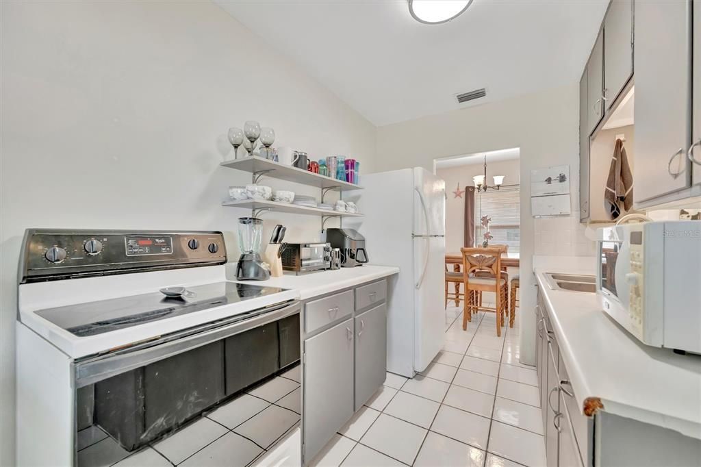 For Sale: $295,000 (2 beds, 1 baths, 1258 Square Feet)