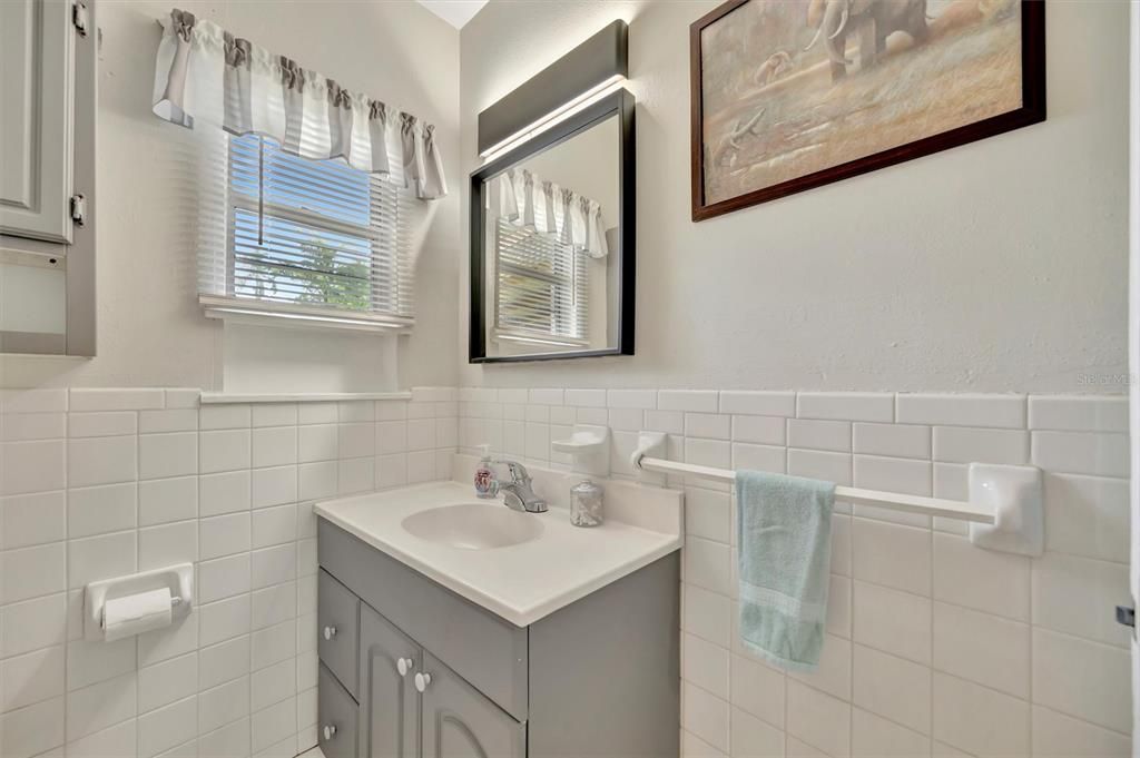 For Sale: $295,000 (2 beds, 1 baths, 1258 Square Feet)