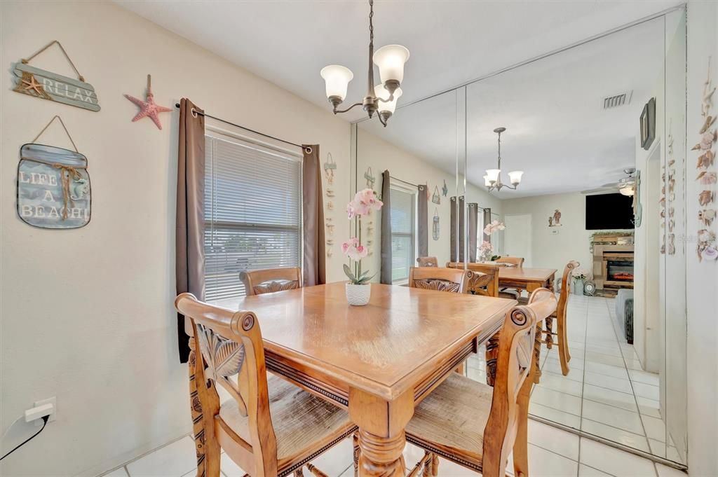 For Sale: $295,000 (2 beds, 1 baths, 1258 Square Feet)