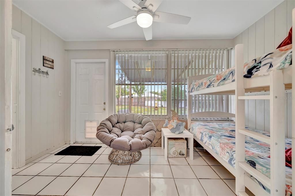 For Sale: $295,000 (2 beds, 1 baths, 1258 Square Feet)