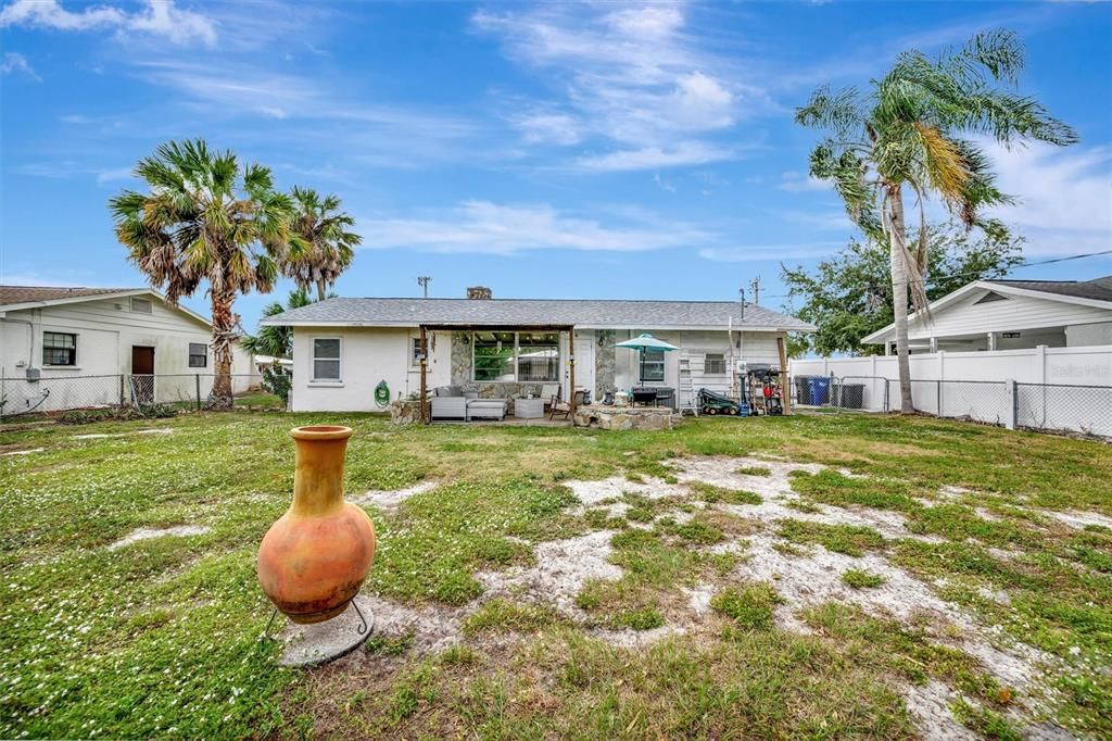 For Sale: $295,000 (2 beds, 1 baths, 1258 Square Feet)