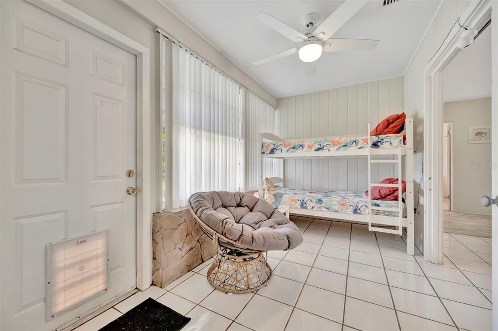 For Sale: $295,000 (2 beds, 1 baths, 1258 Square Feet)