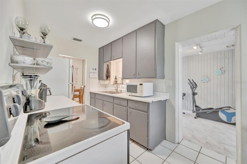 For Sale: $295,000 (2 beds, 1 baths, 1258 Square Feet)