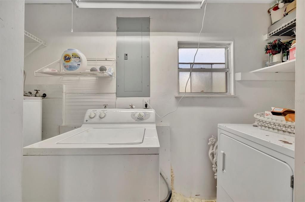 For Sale: $295,000 (2 beds, 1 baths, 1258 Square Feet)