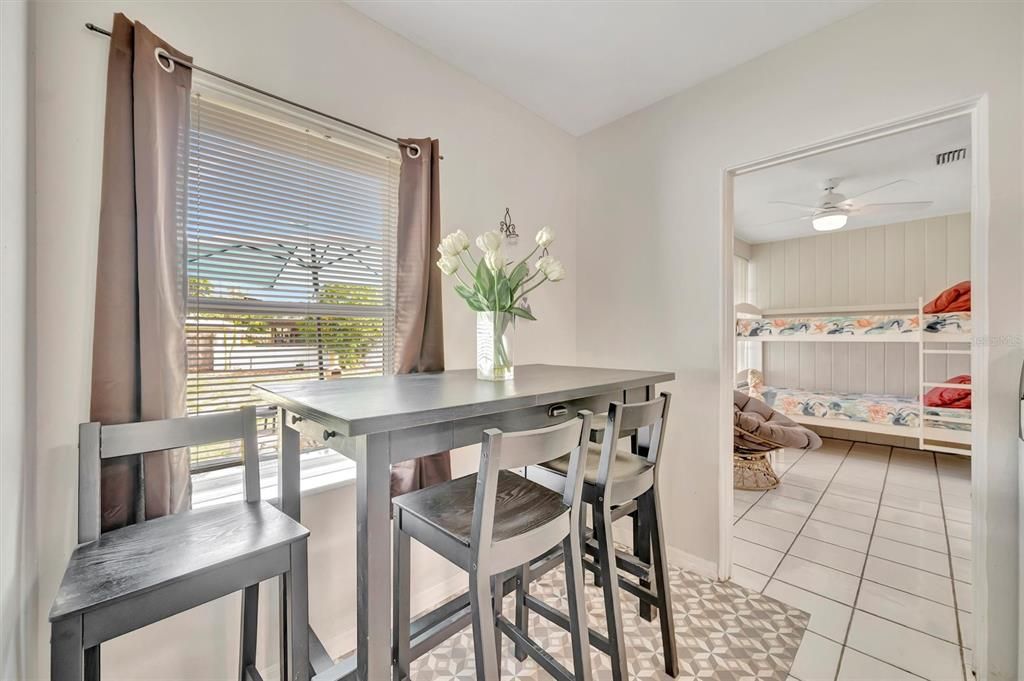 For Sale: $295,000 (2 beds, 1 baths, 1258 Square Feet)