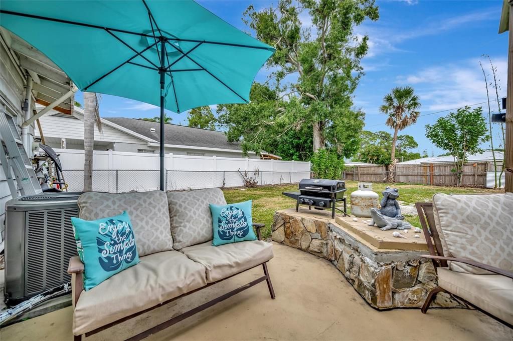 For Sale: $295,000 (2 beds, 1 baths, 1258 Square Feet)