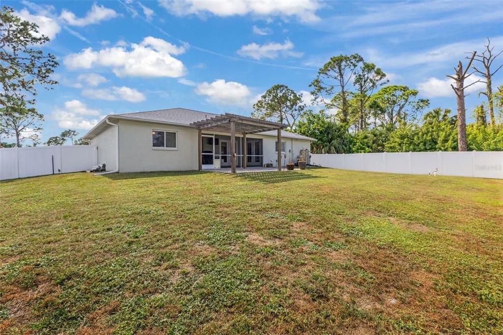 合同活跃: $267,000 (3 贝兹, 2 浴室, 1293 平方英尺)