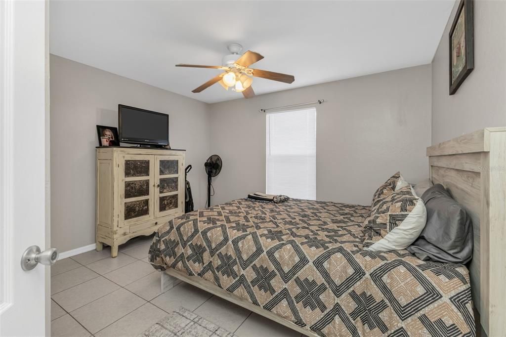 合同活跃: $267,000 (3 贝兹, 2 浴室, 1293 平方英尺)