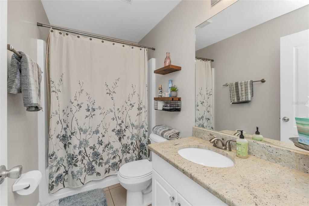 合同活跃: $267,000 (3 贝兹, 2 浴室, 1293 平方英尺)