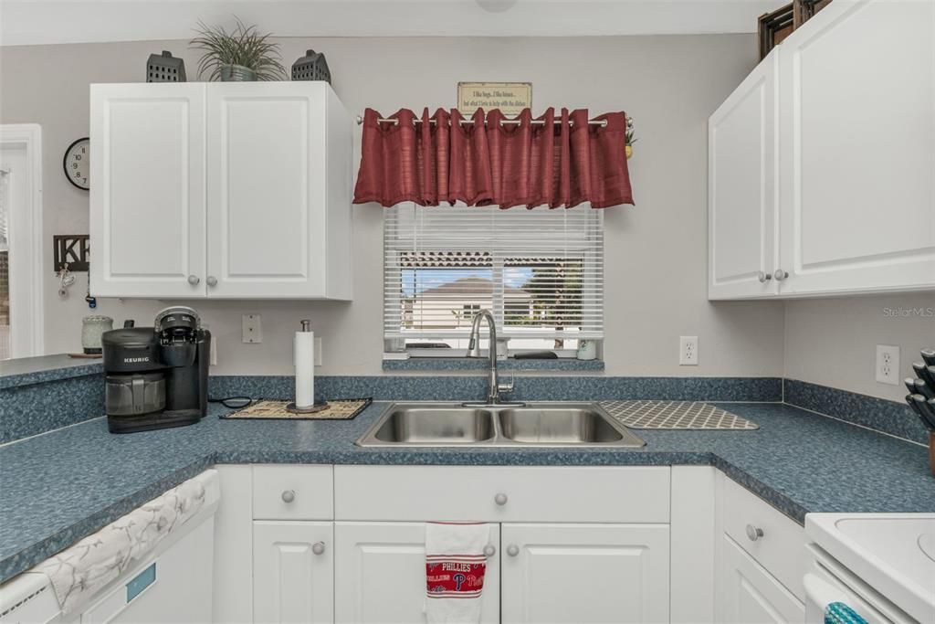 合同活跃: $267,000 (3 贝兹, 2 浴室, 1293 平方英尺)