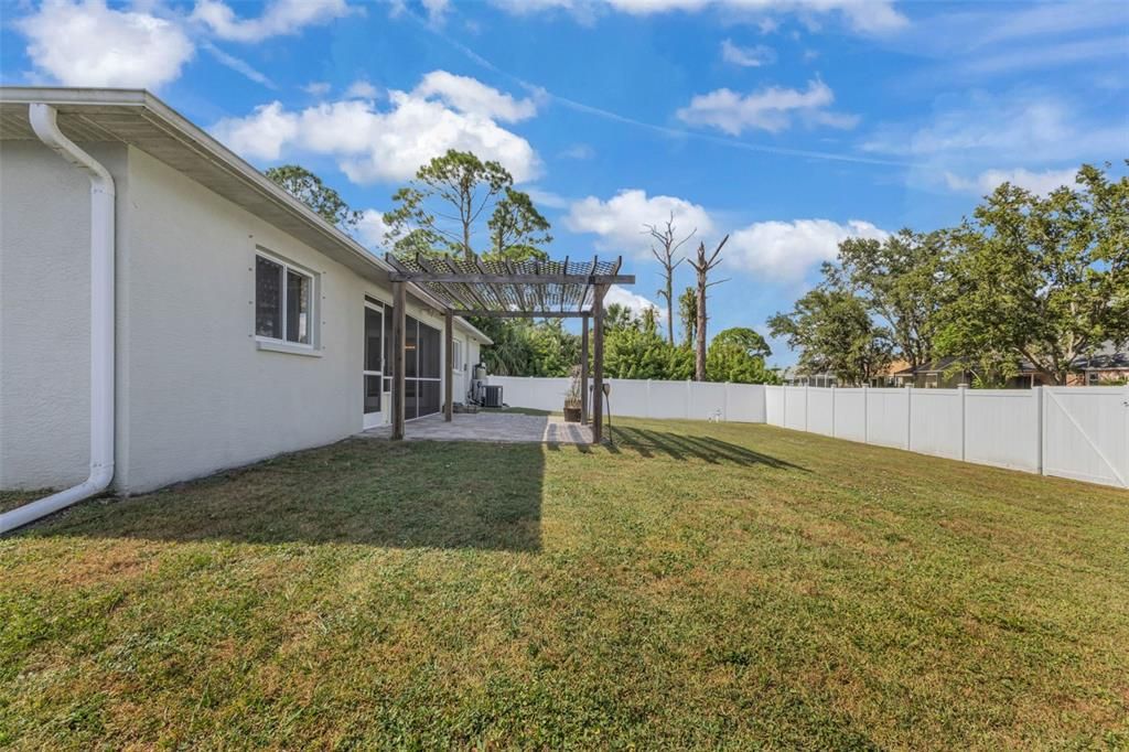 合同活跃: $267,000 (3 贝兹, 2 浴室, 1293 平方英尺)