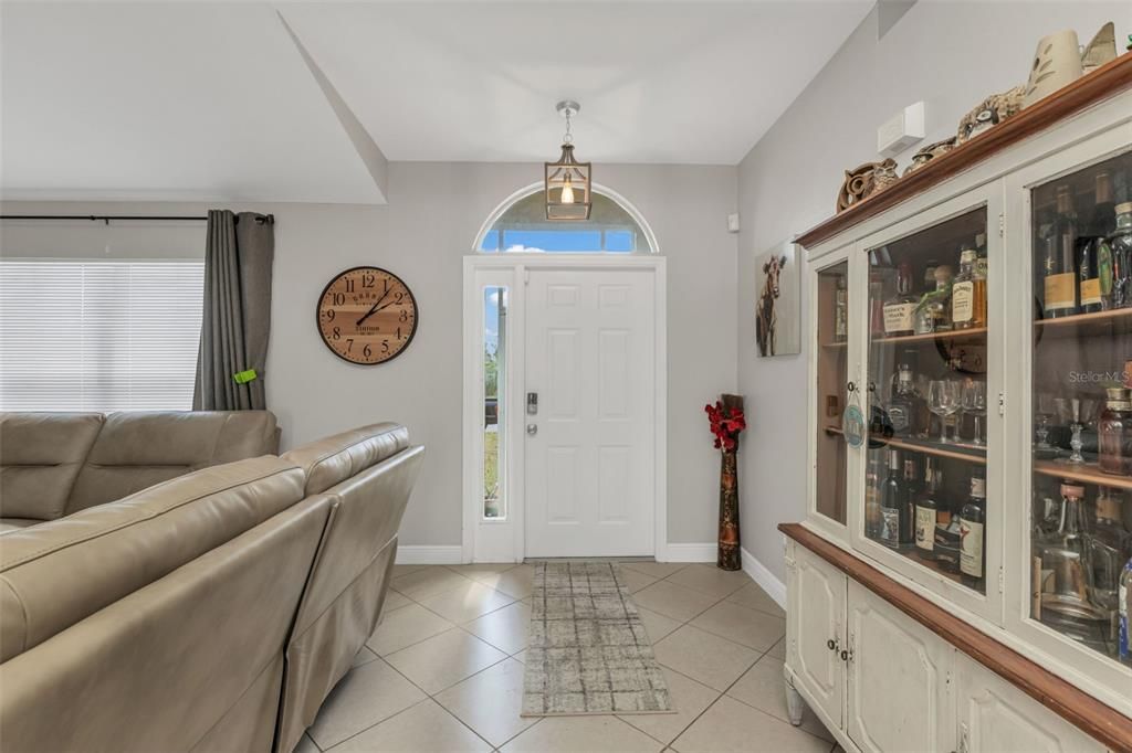 合同活跃: $267,000 (3 贝兹, 2 浴室, 1293 平方英尺)