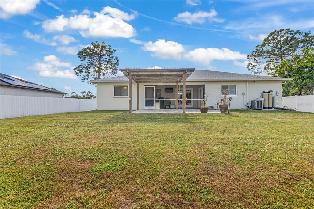 合同活跃: $267,000 (3 贝兹, 2 浴室, 1293 平方英尺)